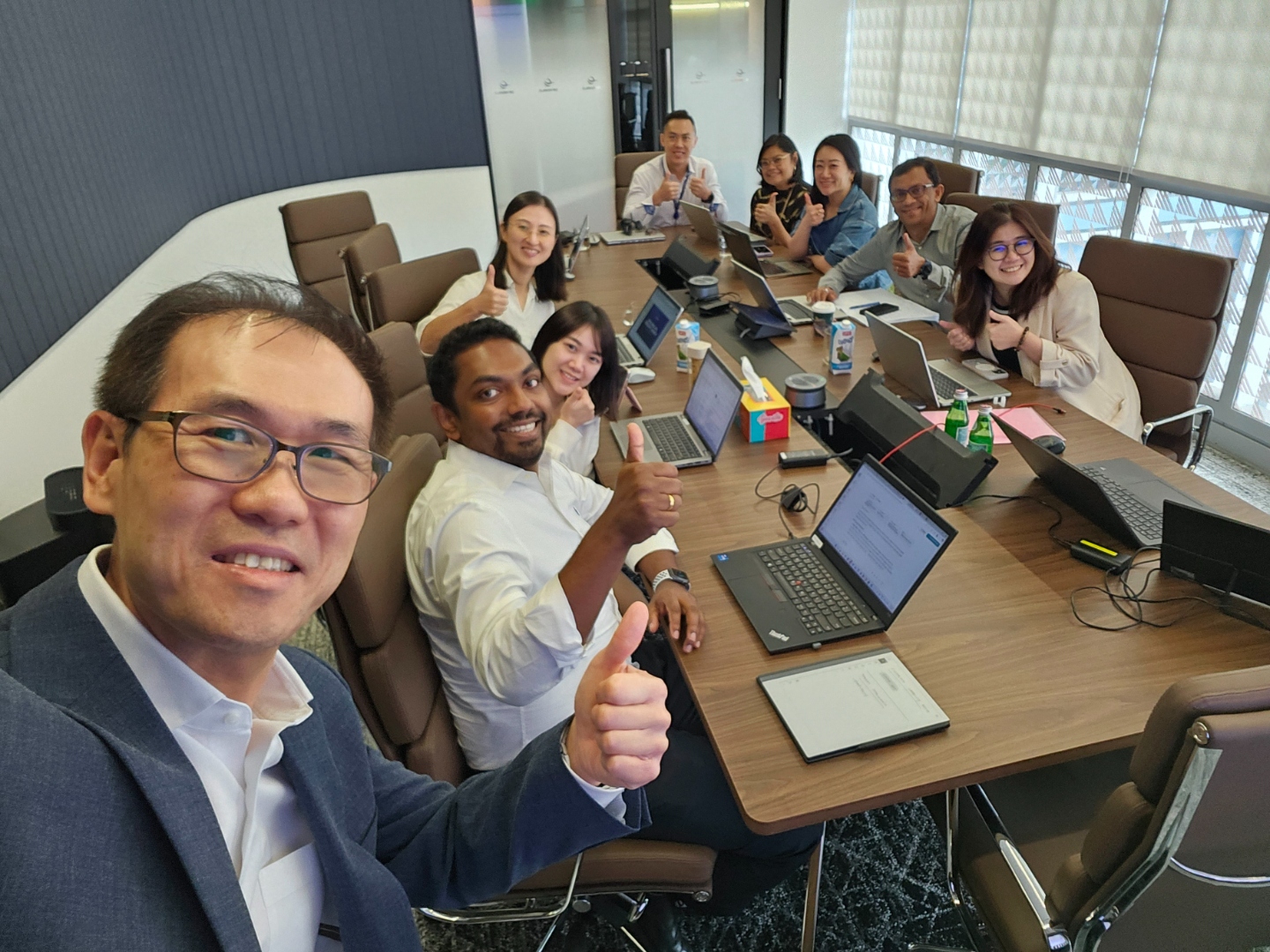 Dr. Andrew Chew with DP World APAC team during AI training session